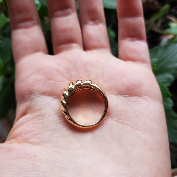 New Classic Gold Twist Ring - Picture 4 of 5